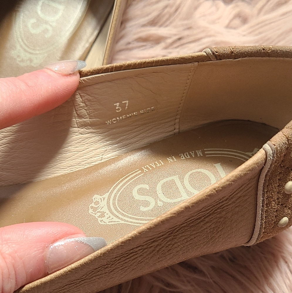 Tod's Women's Tan Leather Flats sz 37 - Picture 2 of 5